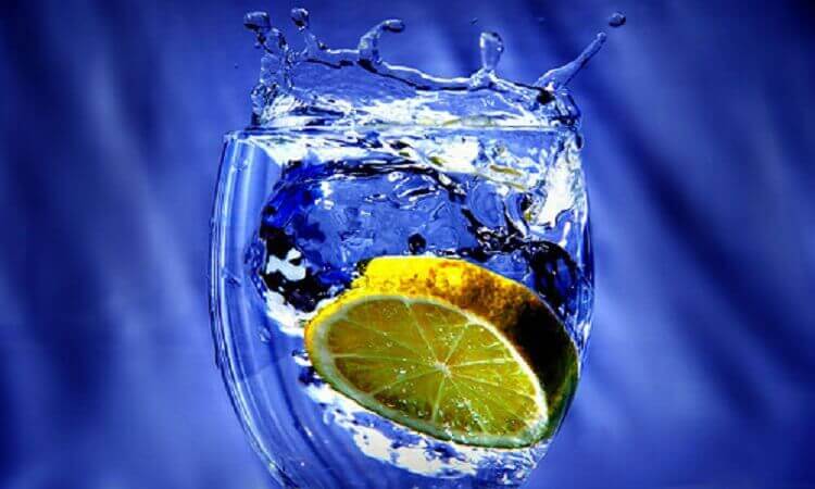 7 Причин выпить стакан воды с лимонным соком