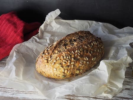 Это самый полезный хлеб в мире, и его можно приготовить дома!1